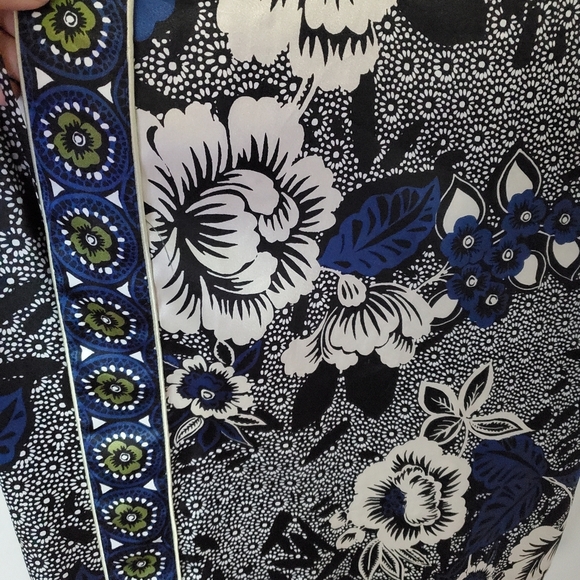 Oscar De La Renta Neman Marcus Floral Blue and Black Women's Robe Kimono - Picture 4 of 10